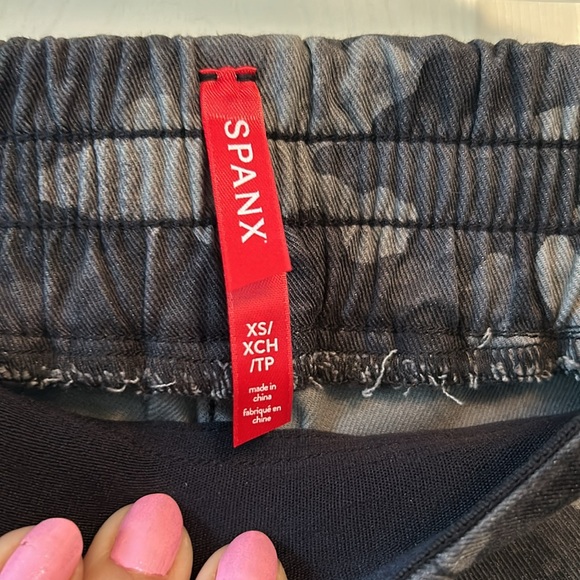 Spanx gray camo jogger. Size XS. - Picture 6 of 7